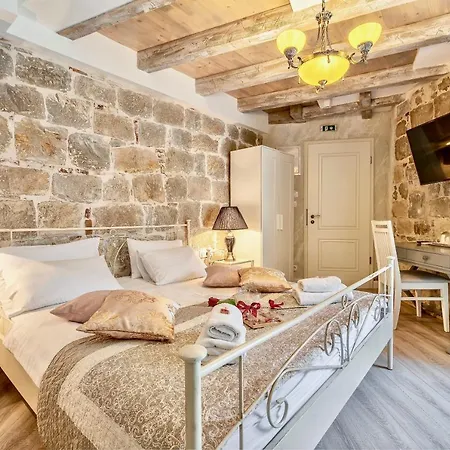 Historic Plaza Varos (adults Only) 4* Σπλιτ