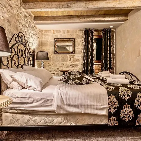 Otel Historic Plaza Varos (adults Only)