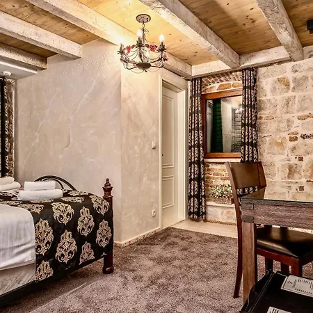 Ξενοδοχείο Historic Plaza Varos (adults Only) 4*