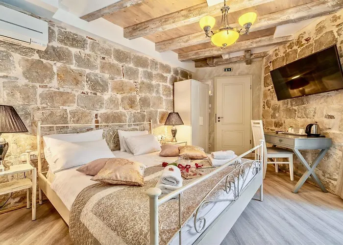 Historic Plaza Varos (adults Only) 4* Split