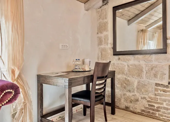 Hotel Historic Plaza Varos (adults Only) 4*