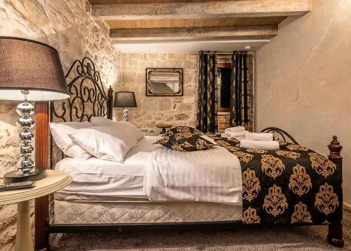 Historic Plaza Varos (adults Only) 4*