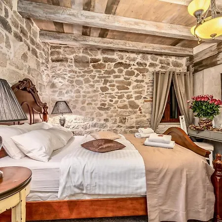 Historic Plaza Varos 4*