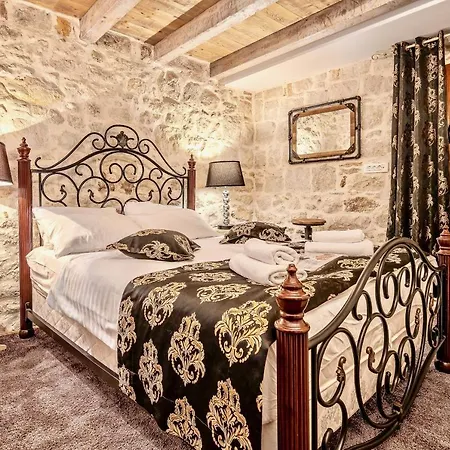 Hotel Historic Plaza Varos 4*