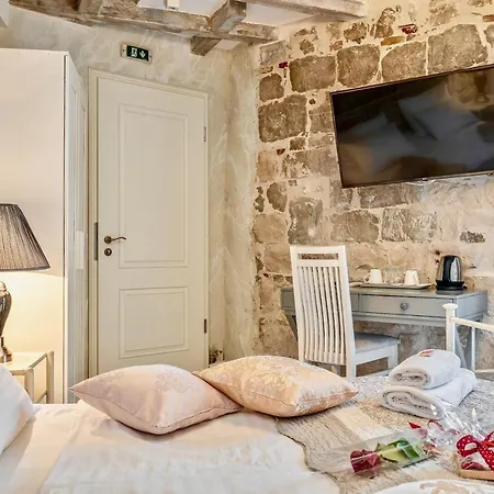 Historic Plaza Varos 4* Split