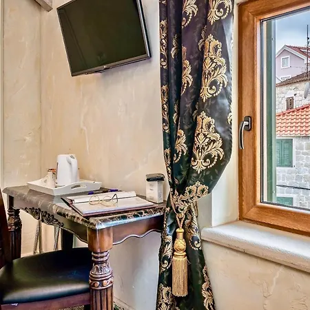 Hotel Historic Plaza Varos 4*