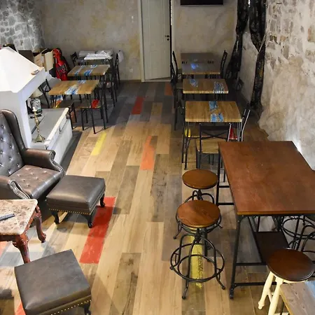 Historic Plaza Varos Hotel