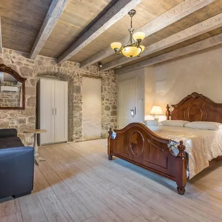 Hotel Historic Plaza Varos 4*