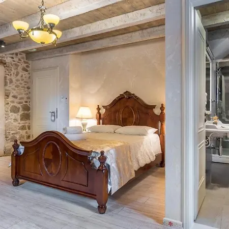 Historic Plaza Varos 4* Split