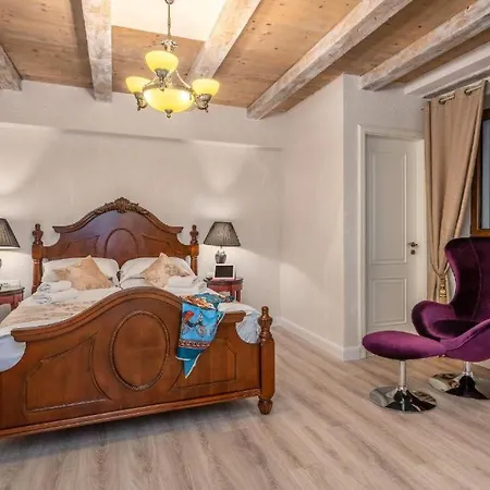 Historic Plaza Varos Split