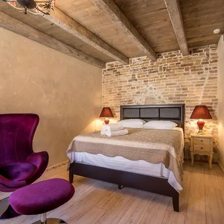 Historic Plaza Varos 4* Split